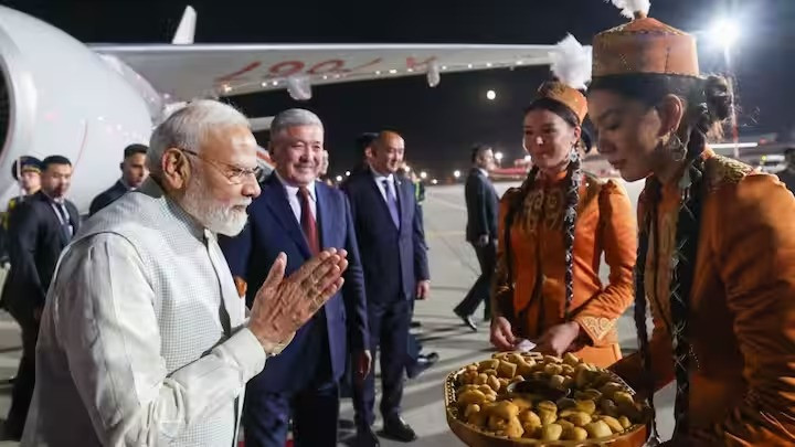 Prime Minister Narendra Modi arrives in Bishkek