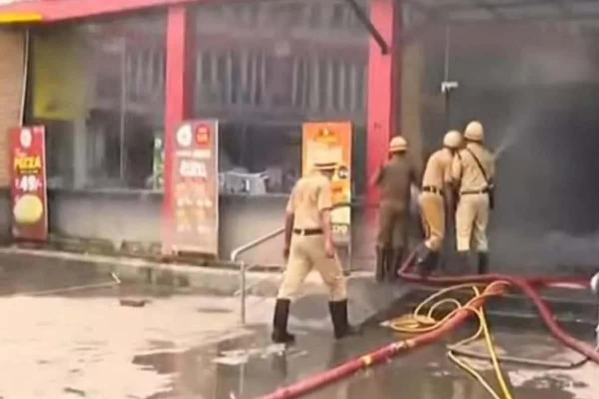 Fire Broke out in Sealdah Station's Food Plaza