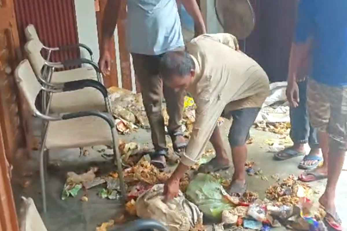 Shantipur Municipality sanitation workers protest