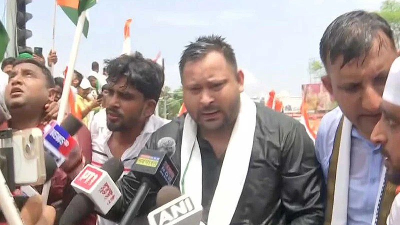 Tejashwi Yadav Detained During Protest Against Cop Using AK-47