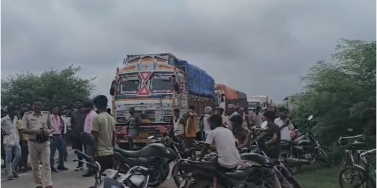 Truck Hits Auto-Rickshaw on Patna-Sarmera NH