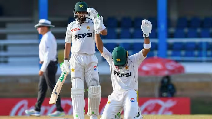 Pakistan's Abdullah Shafique (right)