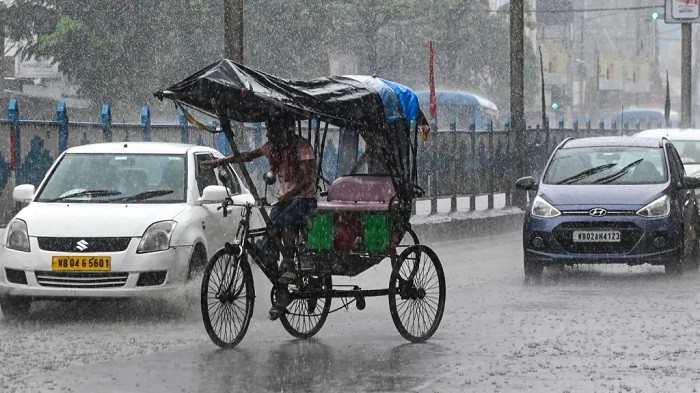Heavy rain alert in Kolkata and south Bengal