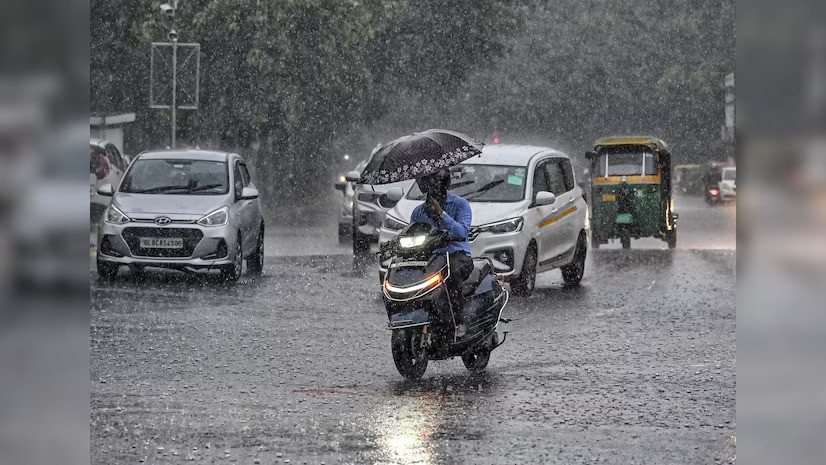 Heavy rain lashes parts of Delhi