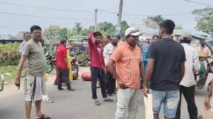 Protest in Bolpur over lack of gas supply