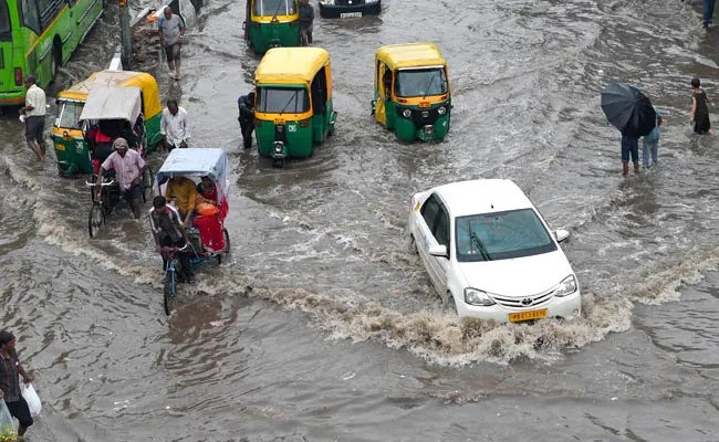 Heavy rains hit Delhi