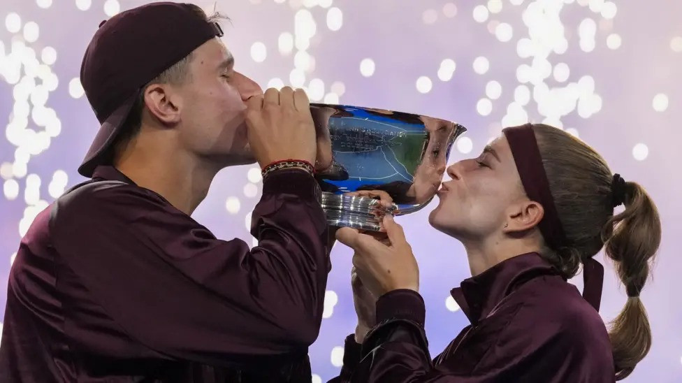 Mensik & Muchova win US Open mixed doubles title