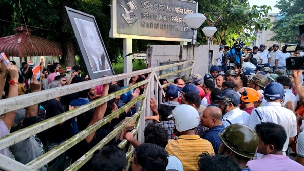 Clashes erupted at Kolkata’s Satyajit Ray Film and Television Institute