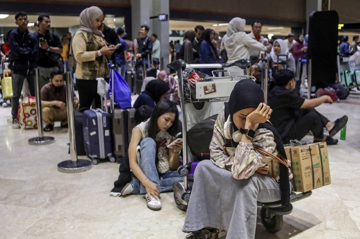 Flights resume in Indonesia after volcanic shutdown