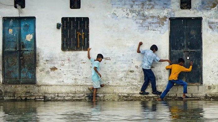 Ganga river crosses warning level in Varanasi