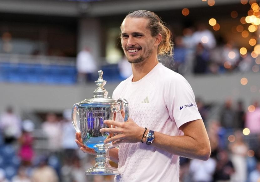 Germany's Alexander Zverev celebrates with the trophy