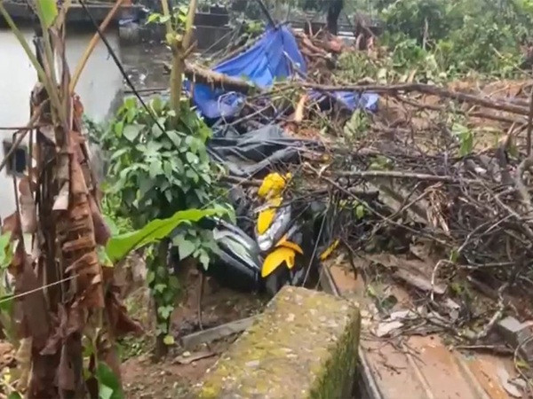Heavy rain causes landslides and flash floods in Keralam