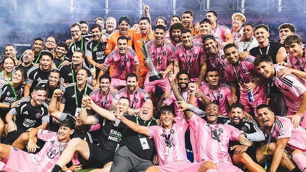 Inter Miami players and staff celebrate after winning the Campeones Cup