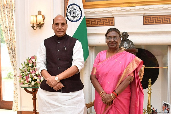 President Droupadi Murmu and Defence Minister Rajnath Singh