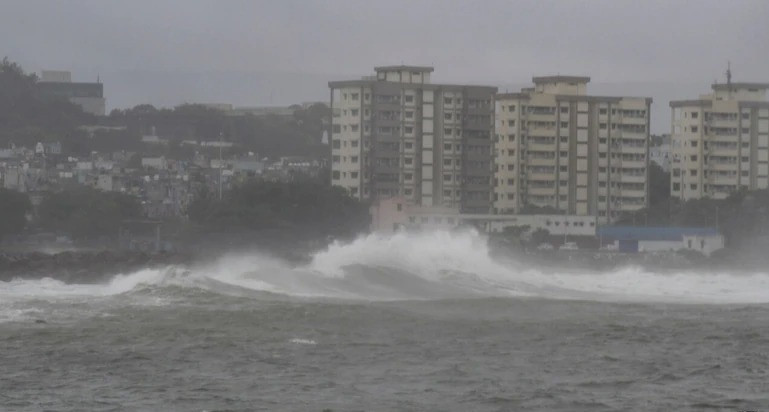 Cyclone Arnab Completes Landfall