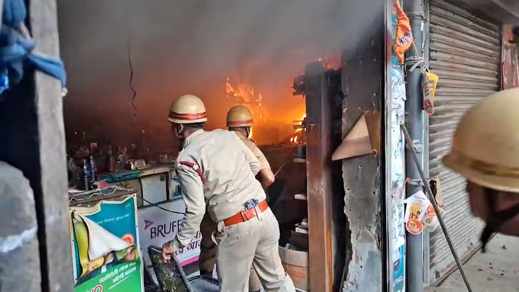 Fire breaks out in Howrah