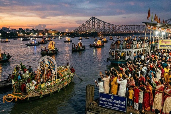 Special arrangements to view the immersion in Ganges