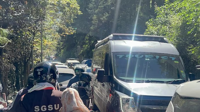 Long weekend triggers huge jams on Shimla and Badrinath routes
