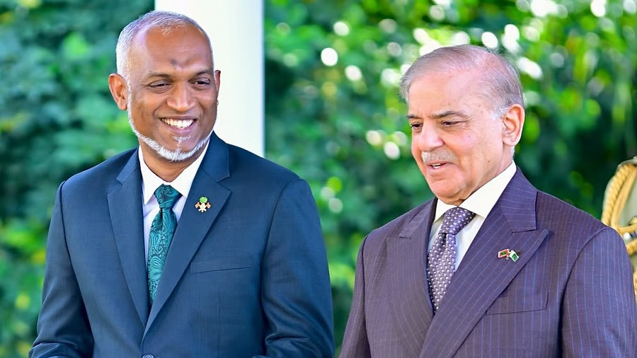 Maldives' President Mohamed Muizzu with Pakistan's Prime Minister Shehbaz Sharif