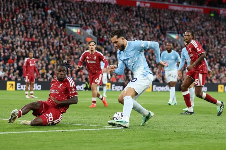 Man City beat 10-man Liverpool