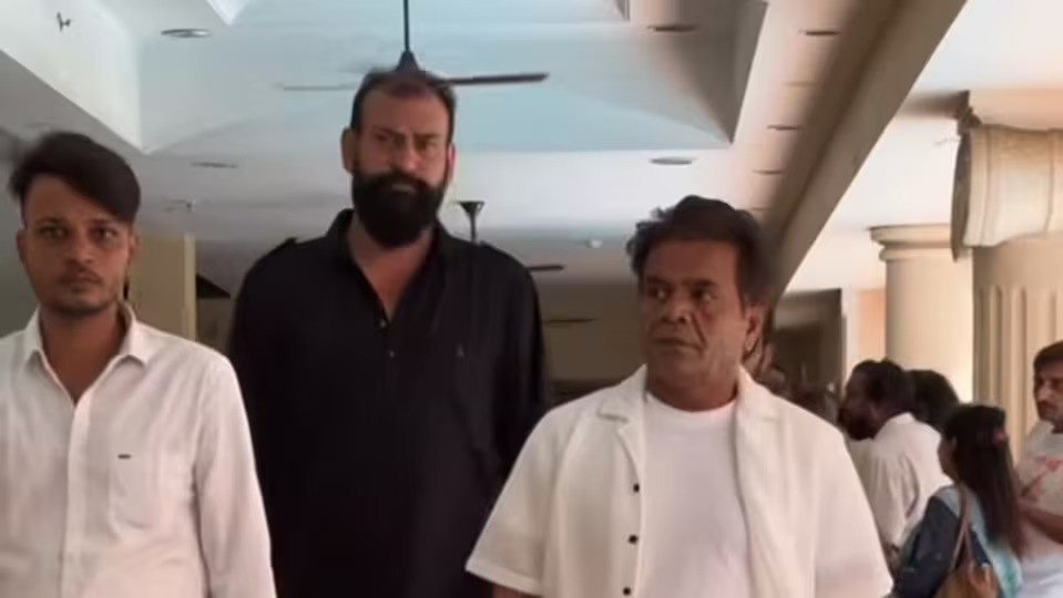 Rajpal Yadav at Mushtaq Khan's prayer meet