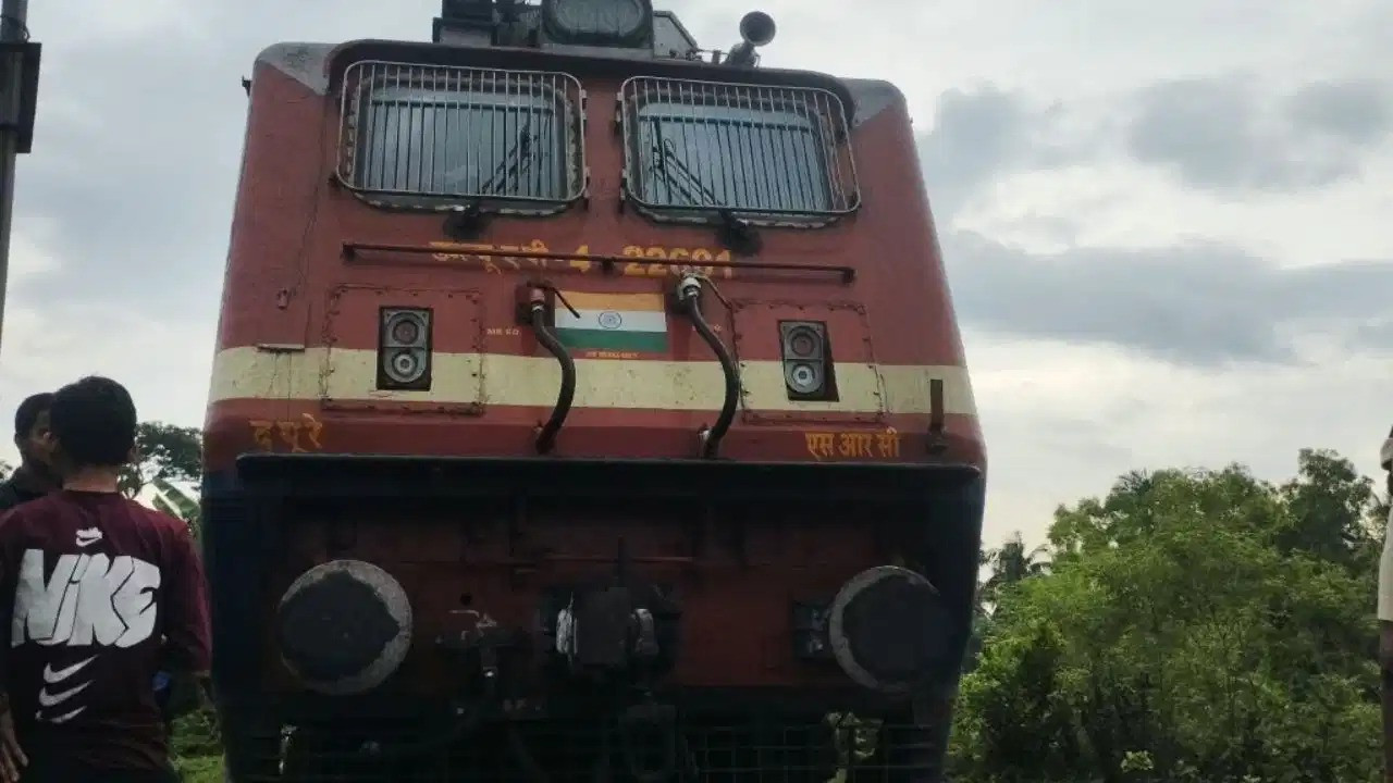 Tamralipta Express disruption