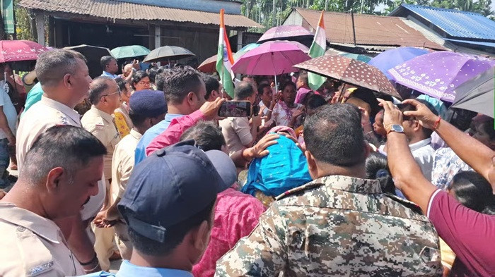 Tea workers block the road