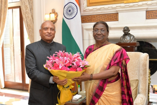 Ladhak LG meets president of India