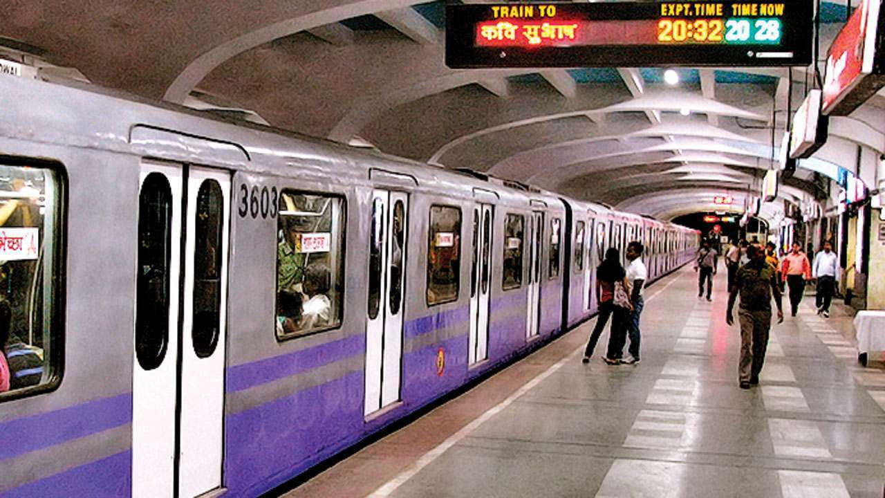 Kolkata metro service on Janmastami