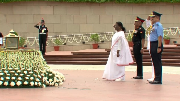 President pays tribute to immortal soldiers
