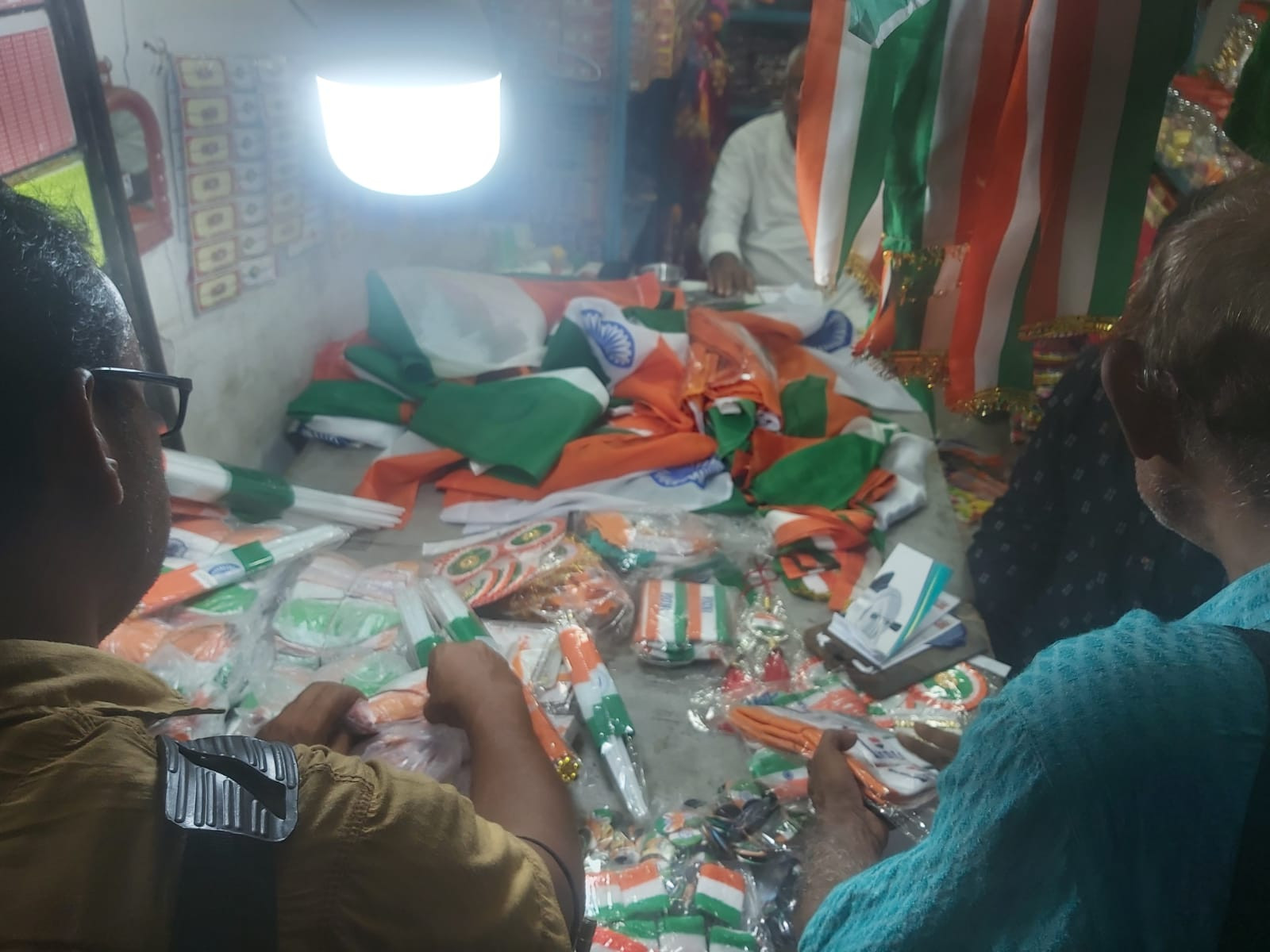 wholesale market to buy flags and tricolor gifts