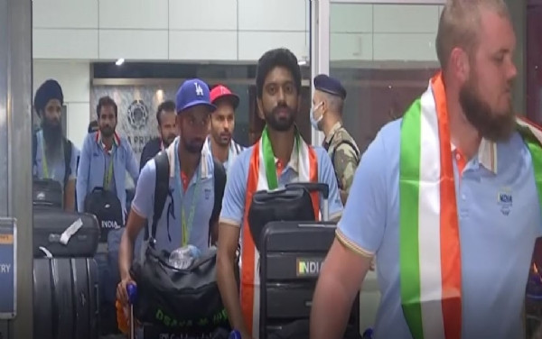 Indian male hockey team returns