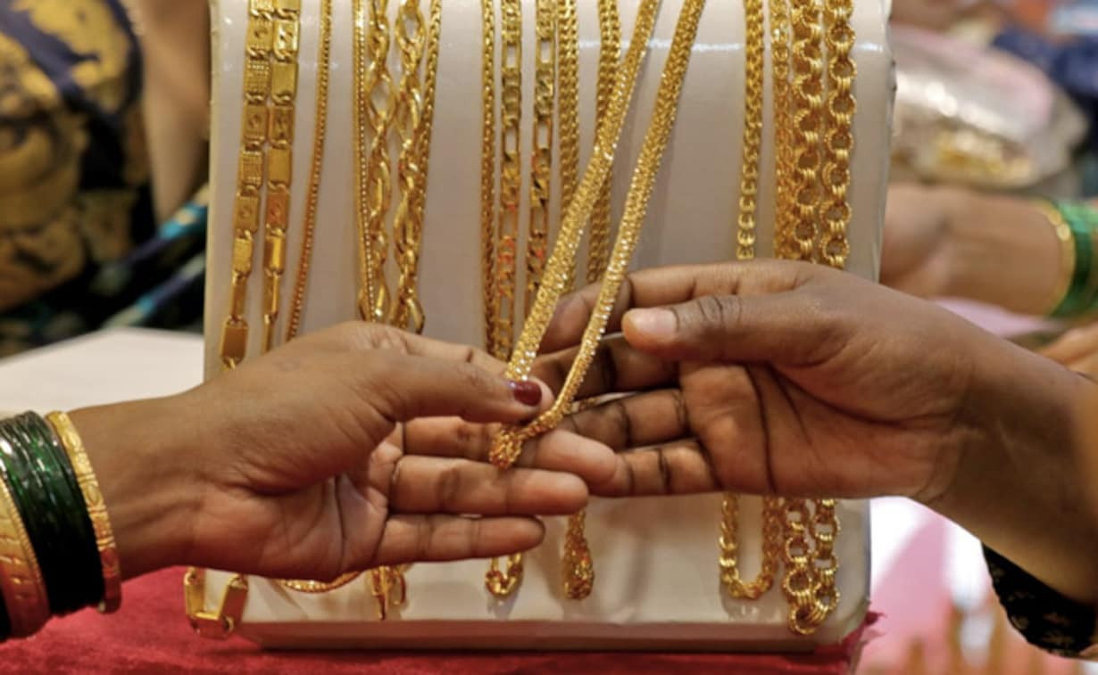 Big fall in gold prices