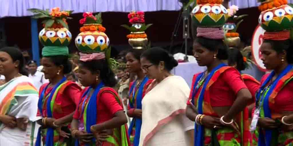 Chief Minister met tribals on Red Road